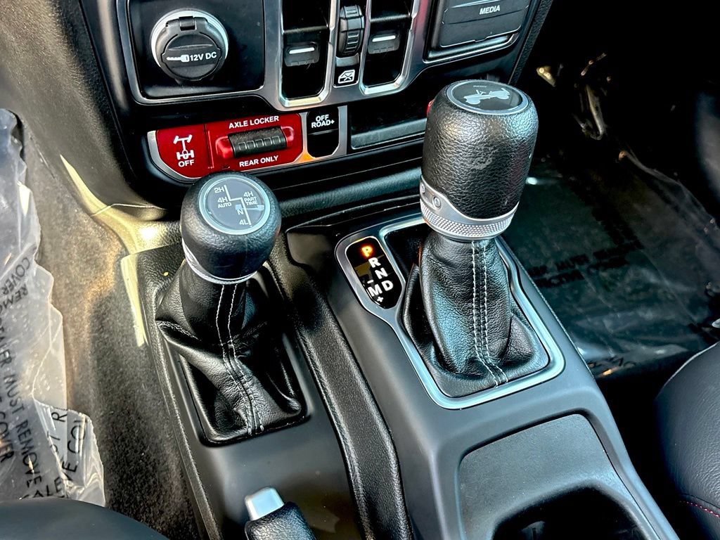 Used 2024 Jeep Wrangler Unlimited AWD/4WD image 16