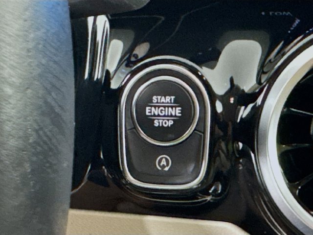 Used 2023 Mercedes-Benz GLA 250 4MATIC w/ Premium Package image 17