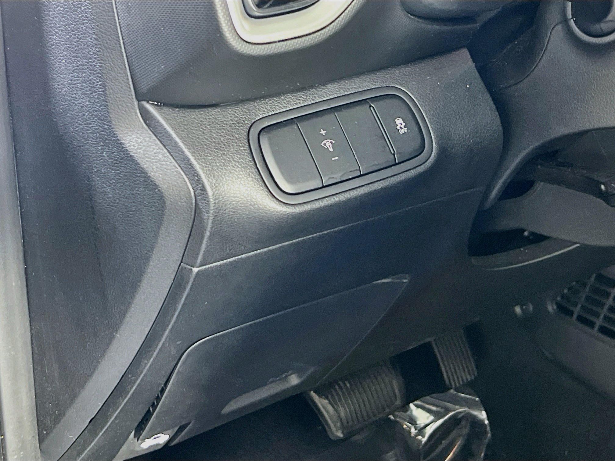 Used 2023 Hyundai Venue SEL w/ Cargo Package FWD image 10