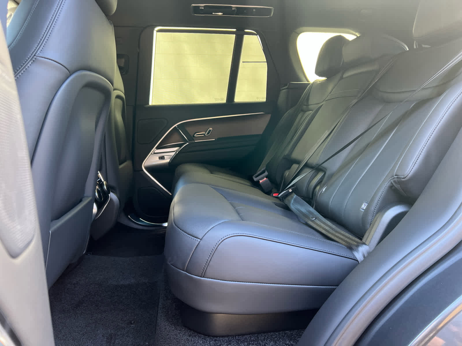 New 2025 Land Rover Range Rover SE image 16