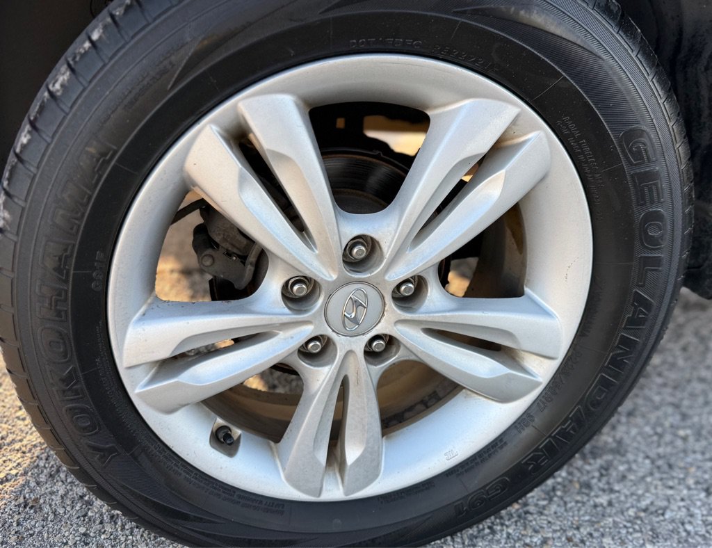 Used 2010 Hyundai Tucson GLS w/ Popular Equipment Pkg 2 FWD image 21