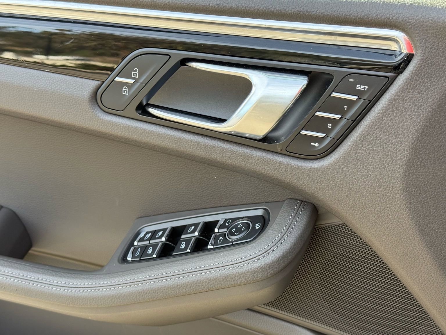 Used 2025 Porsche Macan image 27