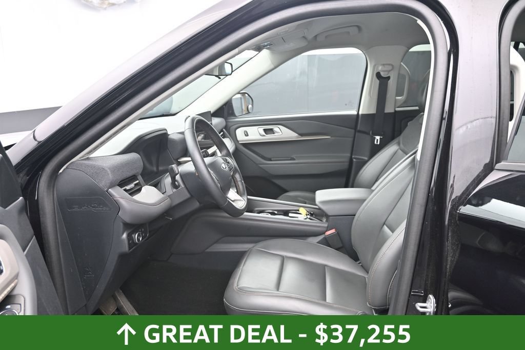 Used 2025 Ford Explorer Active w/ Active Comfort Package AWD/4WD image 32