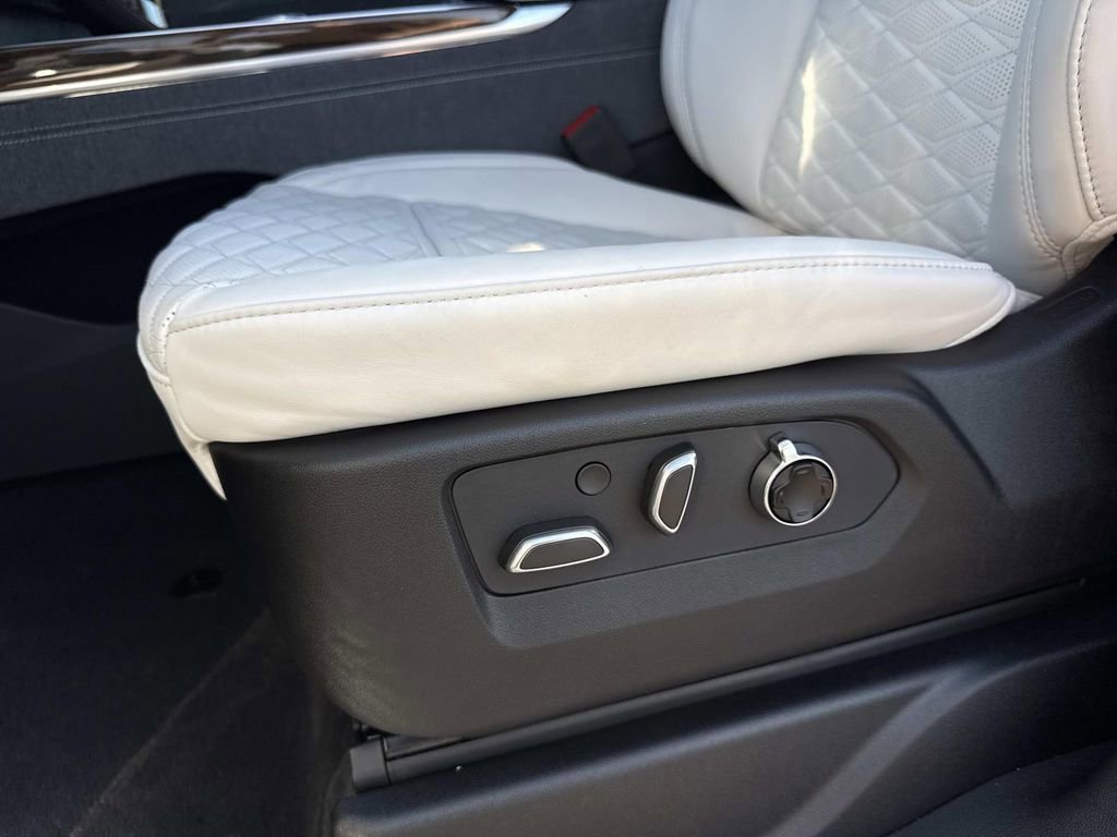 New 2026 Cadillac Escalade ESV Platinum Sport w/ LPO, ONYX Package image 21