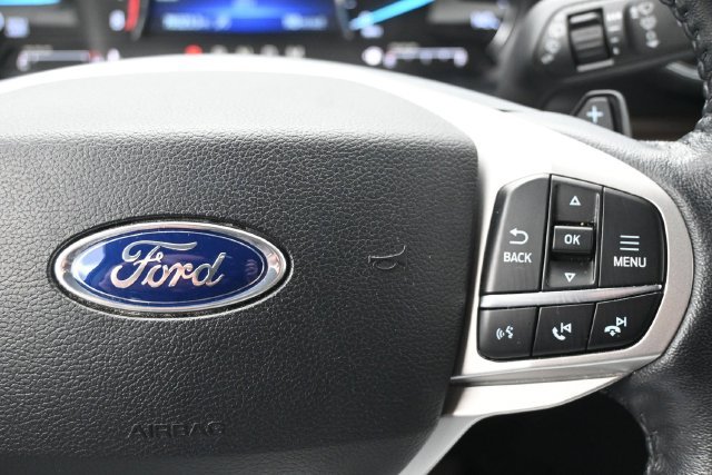 Used 2021 Ford Explorer Limited w/ Equipment Group 301A AWD/4WD image 29