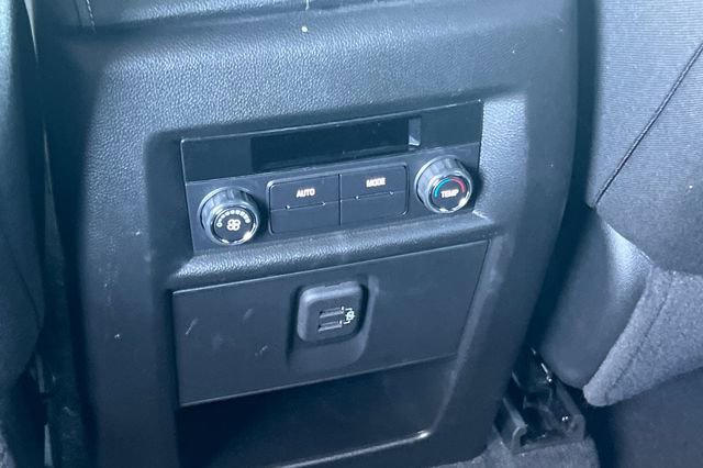 Used 2023 Chevrolet Traverse LT image 15