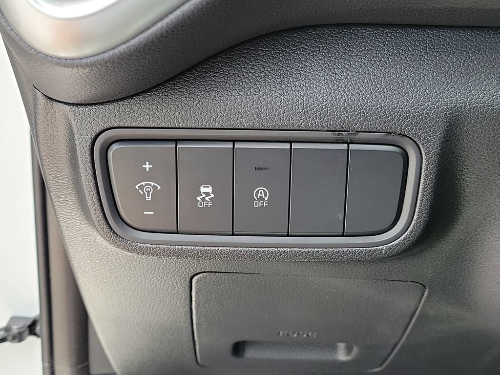 Used 2025 Kia Soul LX w/ LX Technology Package FWD image 30