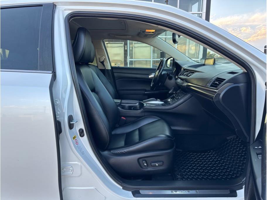 Used 2017 Lexus CT 200h image 14