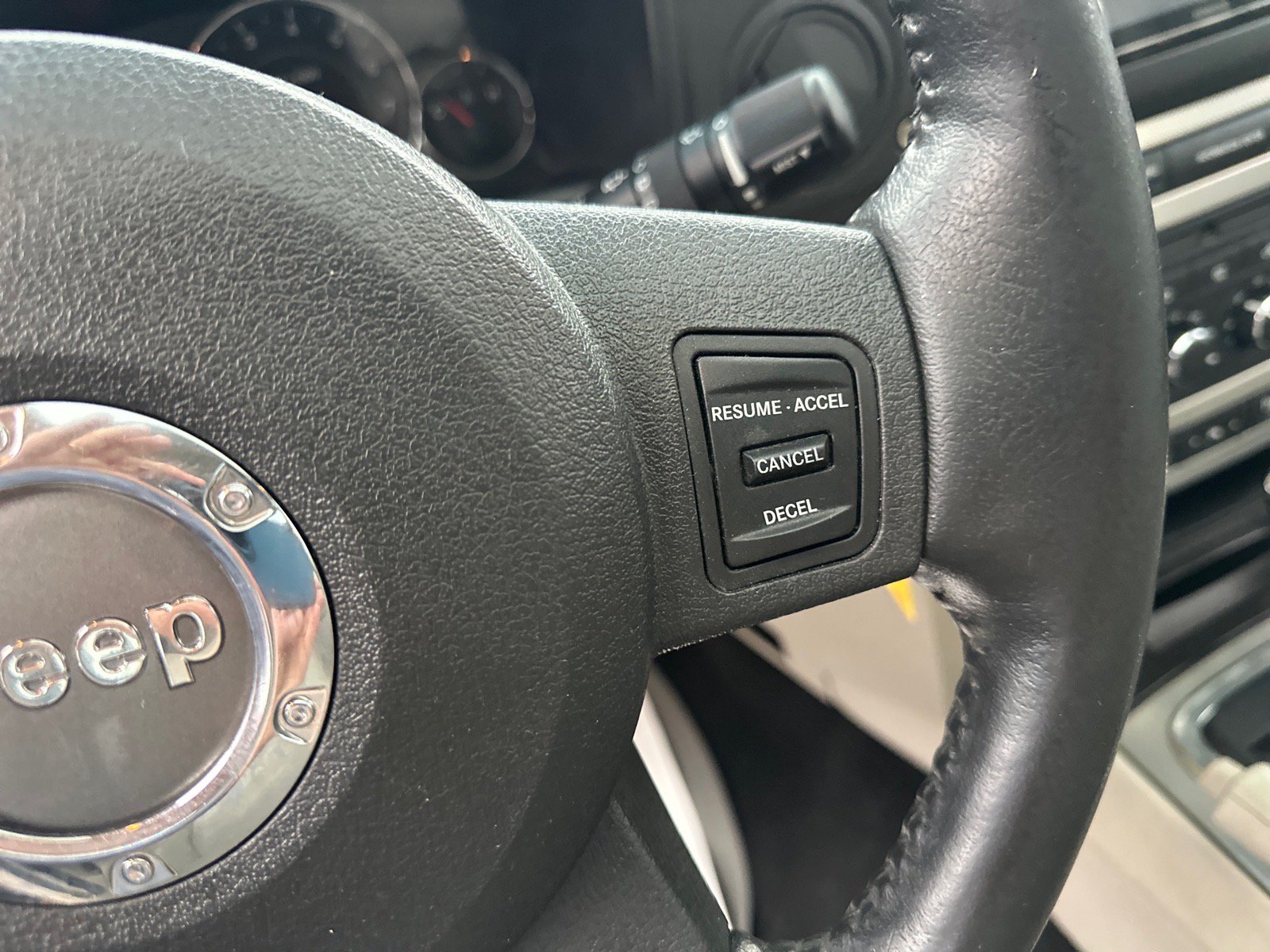 Used 2006 Jeep Commander Limited AWD/4WD image 39