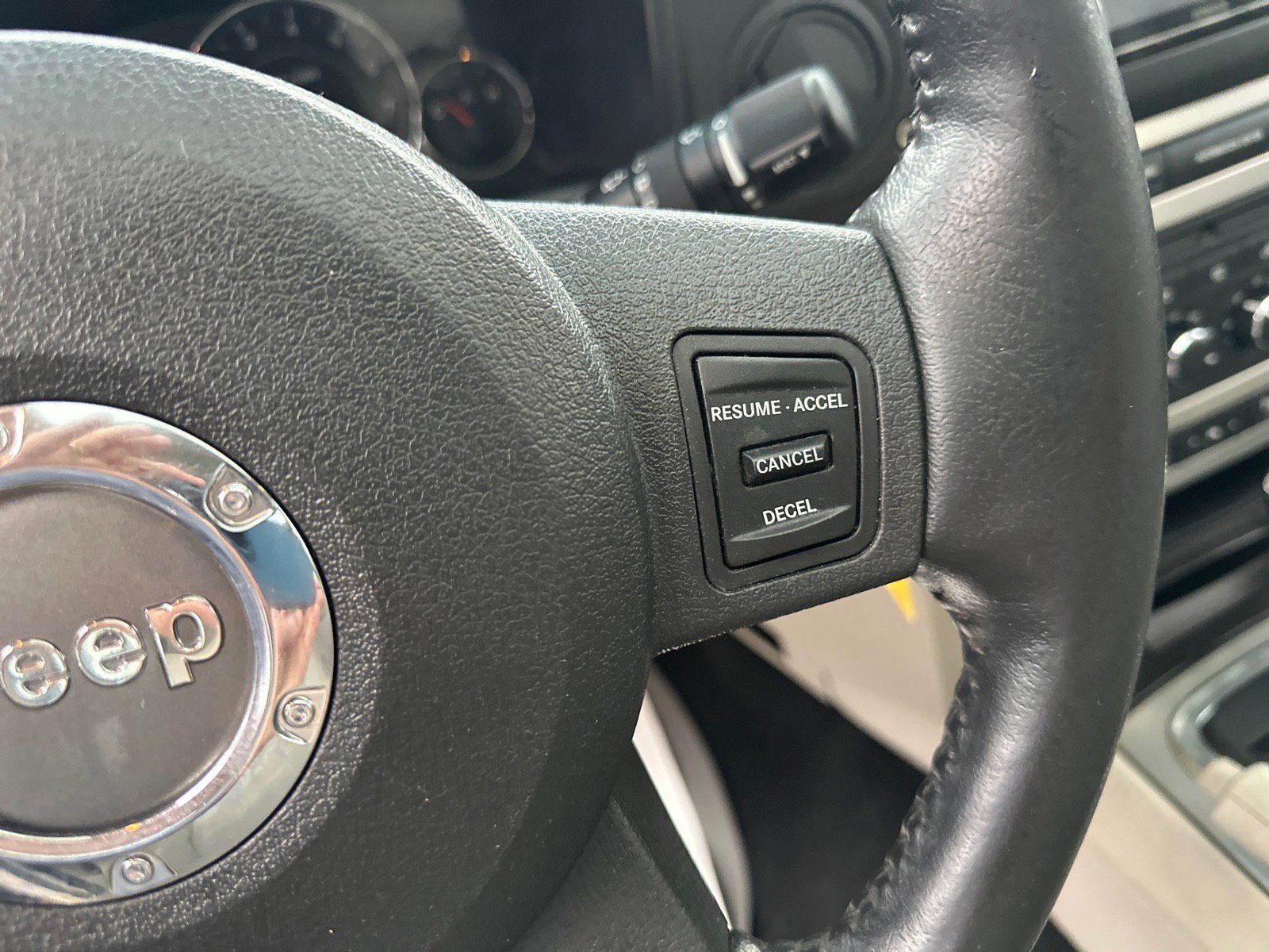 Used 2006 Jeep Commander Limited image 39