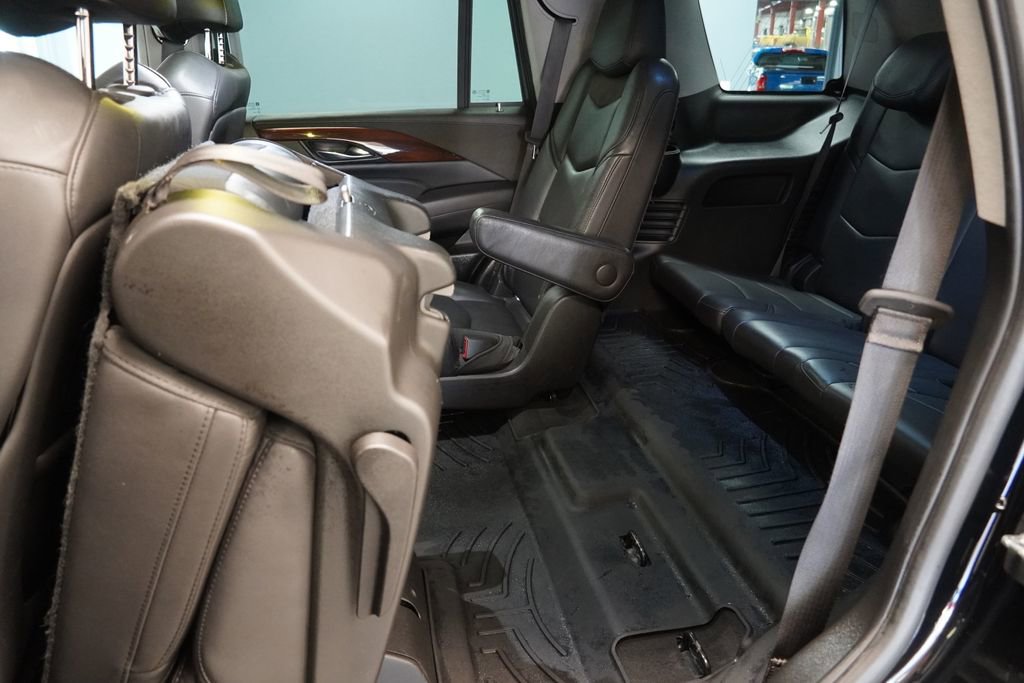 Used 2019 Cadillac Escalade Luxury AWD/4WD image 12