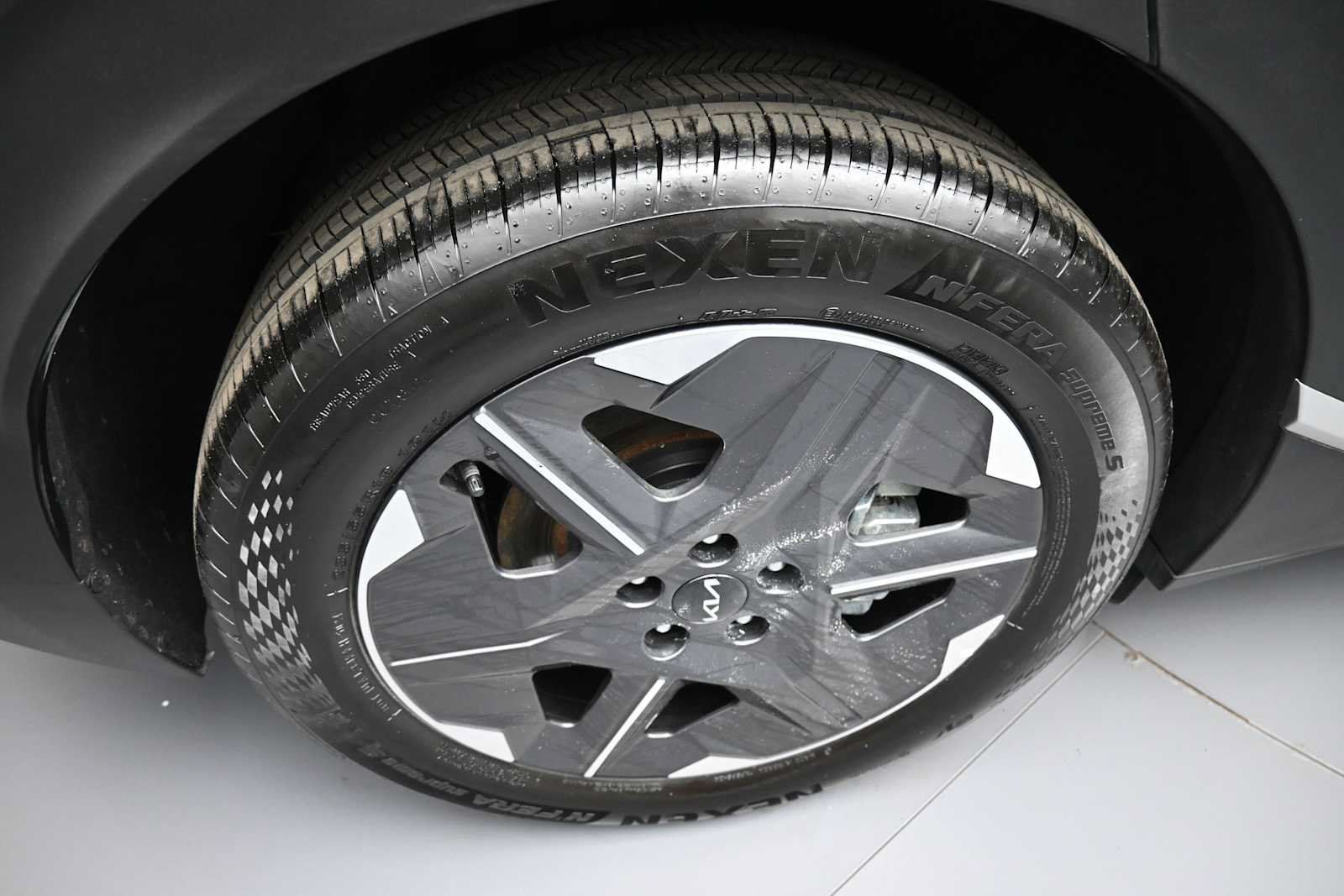 Certified 2025 Kia EV6 Light w/ Light LR Technology Package AWD/4WD image 13