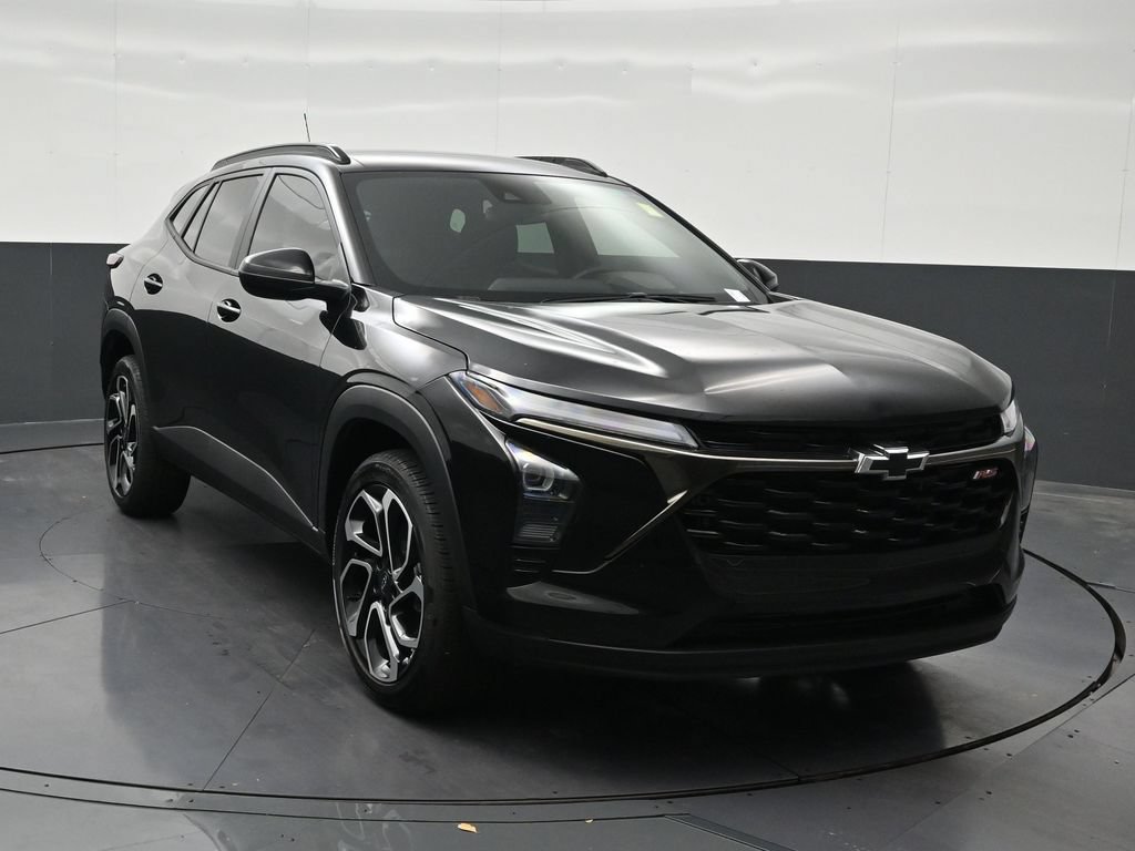 Used 2025 Chevrolet Trax RS FWD image 8