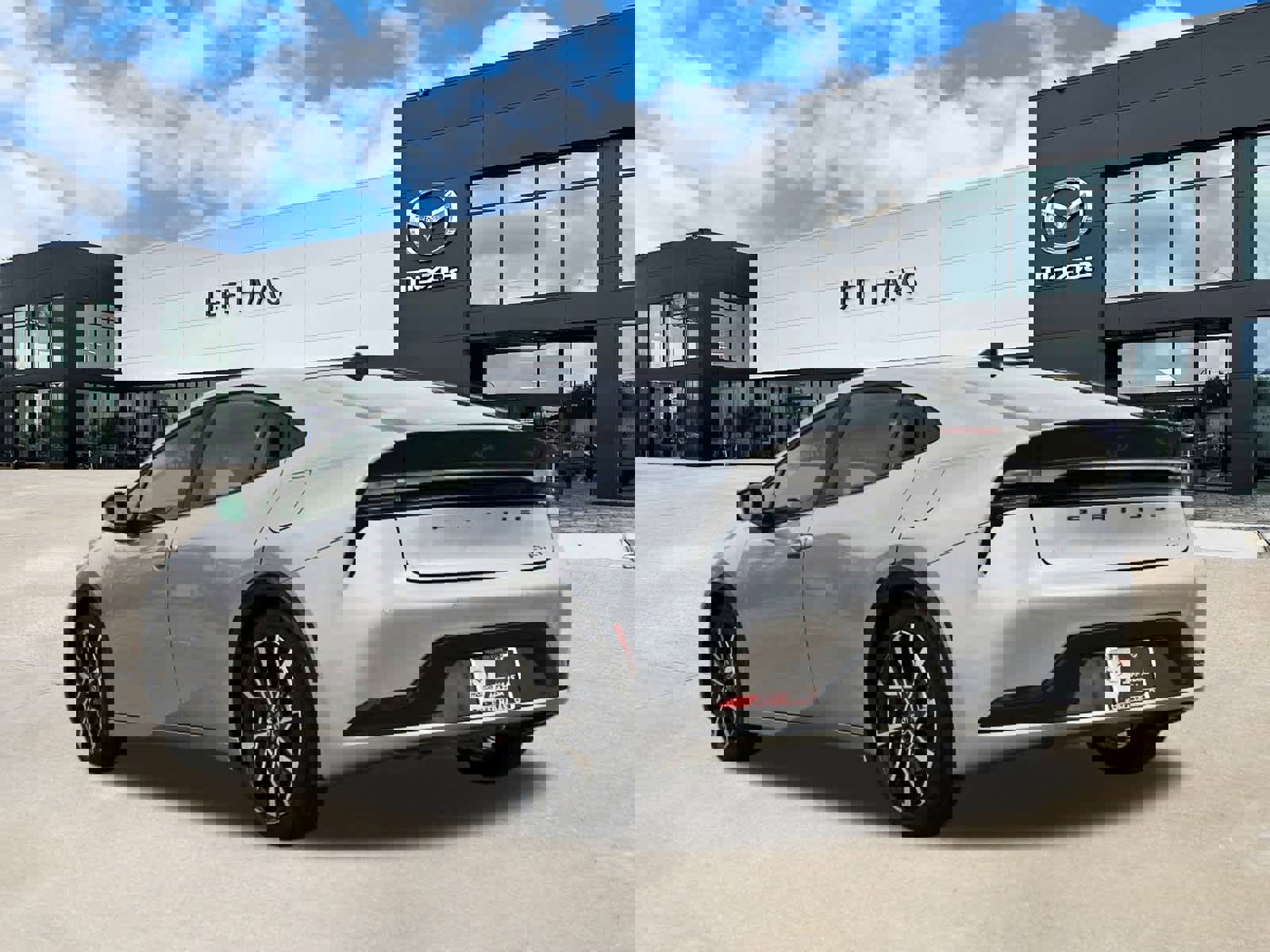 Used 2025 Toyota Prius XSE image 2