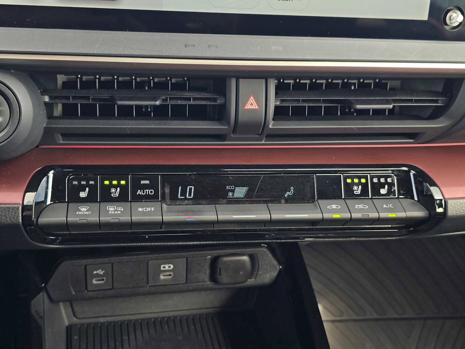 Used 2023 Toyota Prius Prime Premium image 28