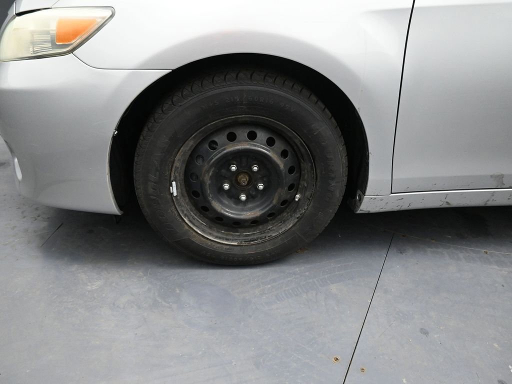 Used 2011 Toyota Camry LE image 11