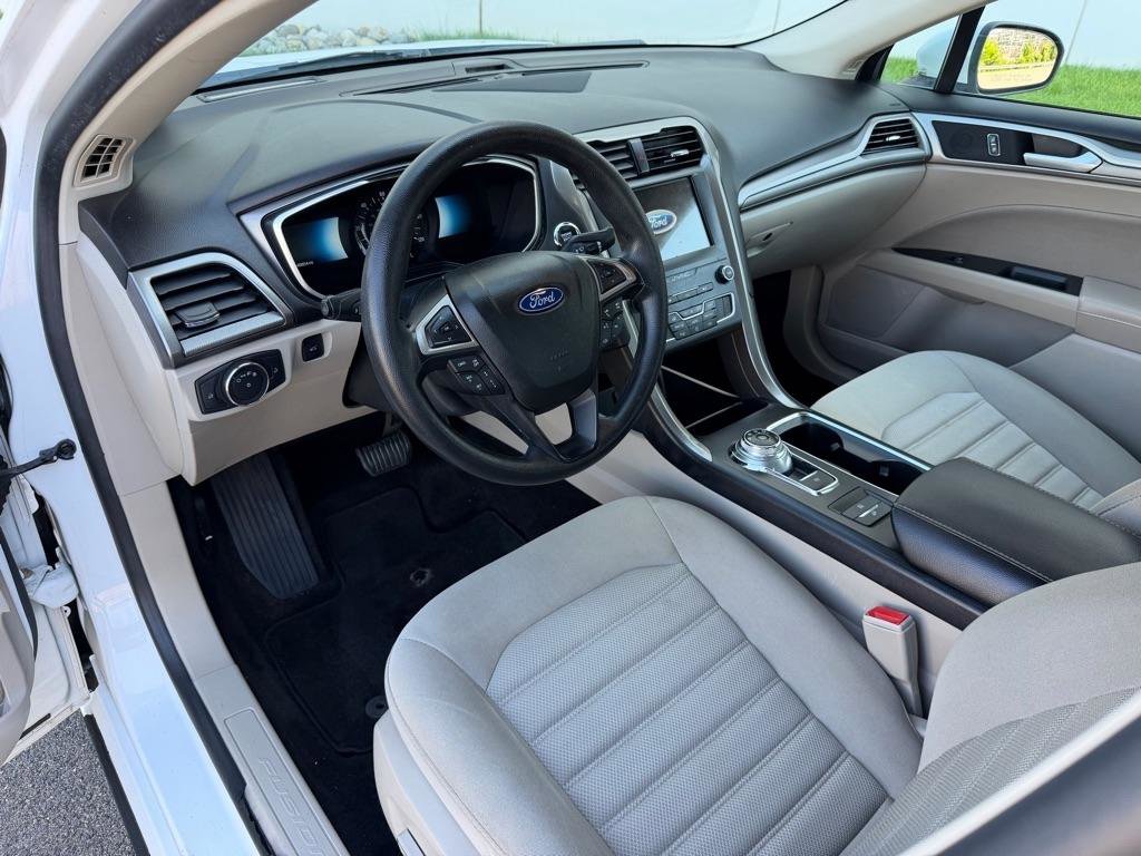 Used 2019 Ford Fusion SE FWD image 27