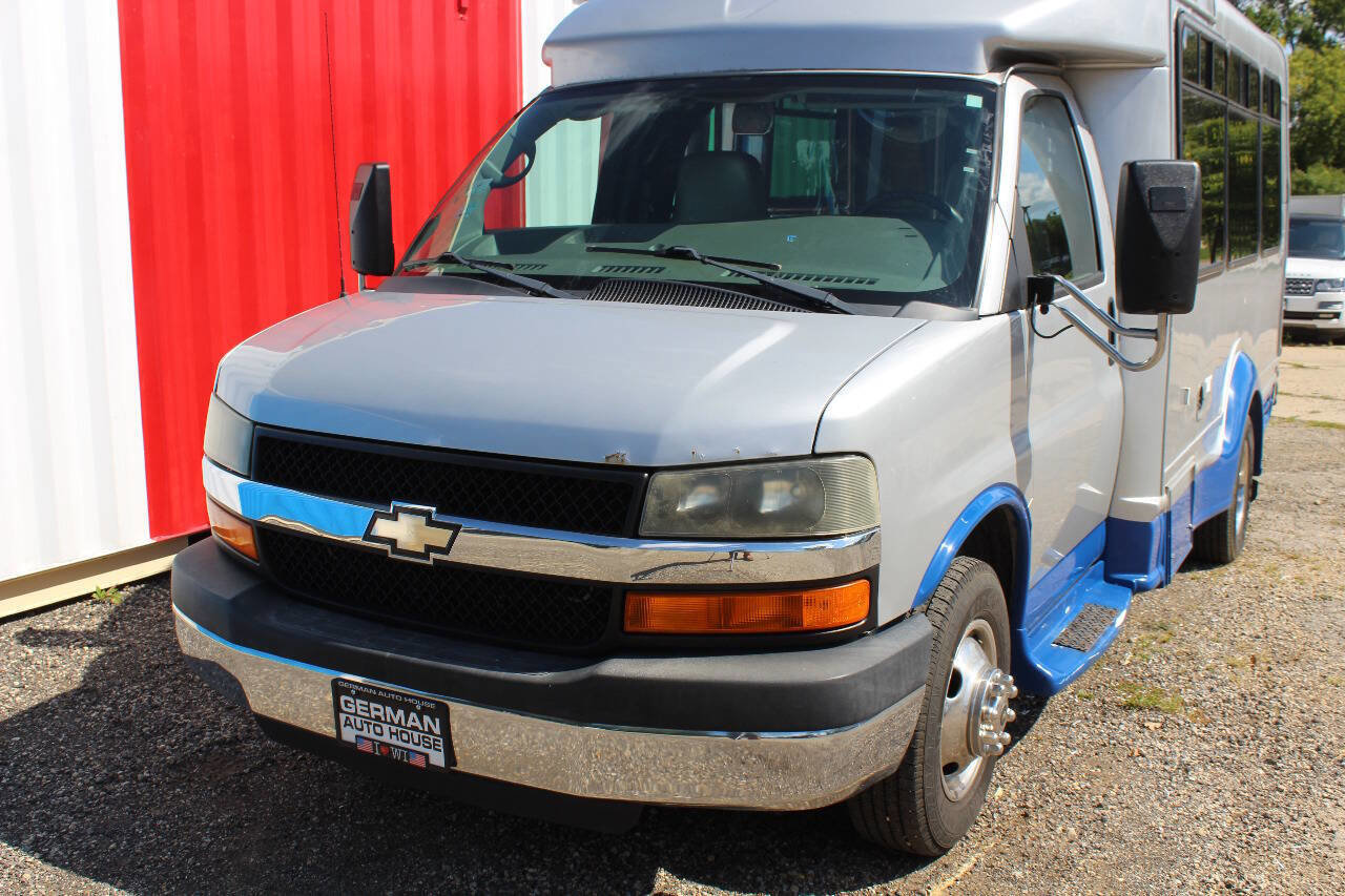 Used 2012 Chevrolet Express 3500 w/ Shuttle Bus Package RWD image 2