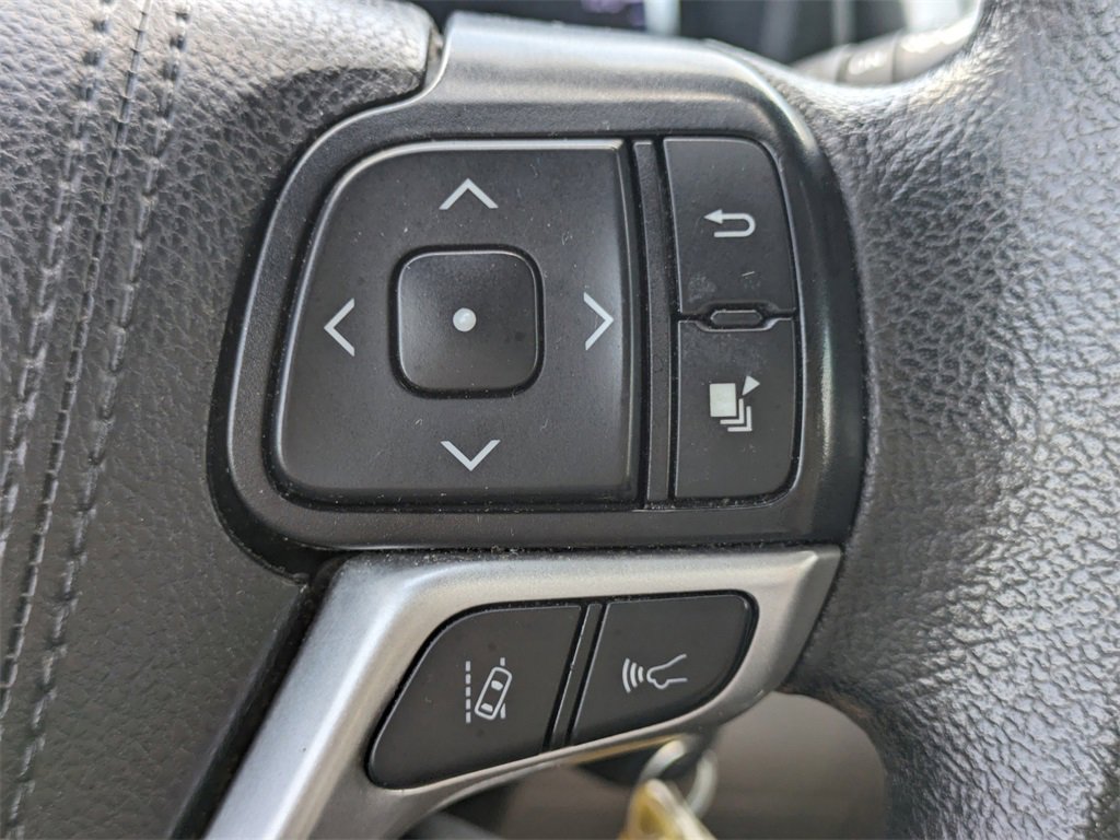 Used 2019 Toyota Highlander LE image 24