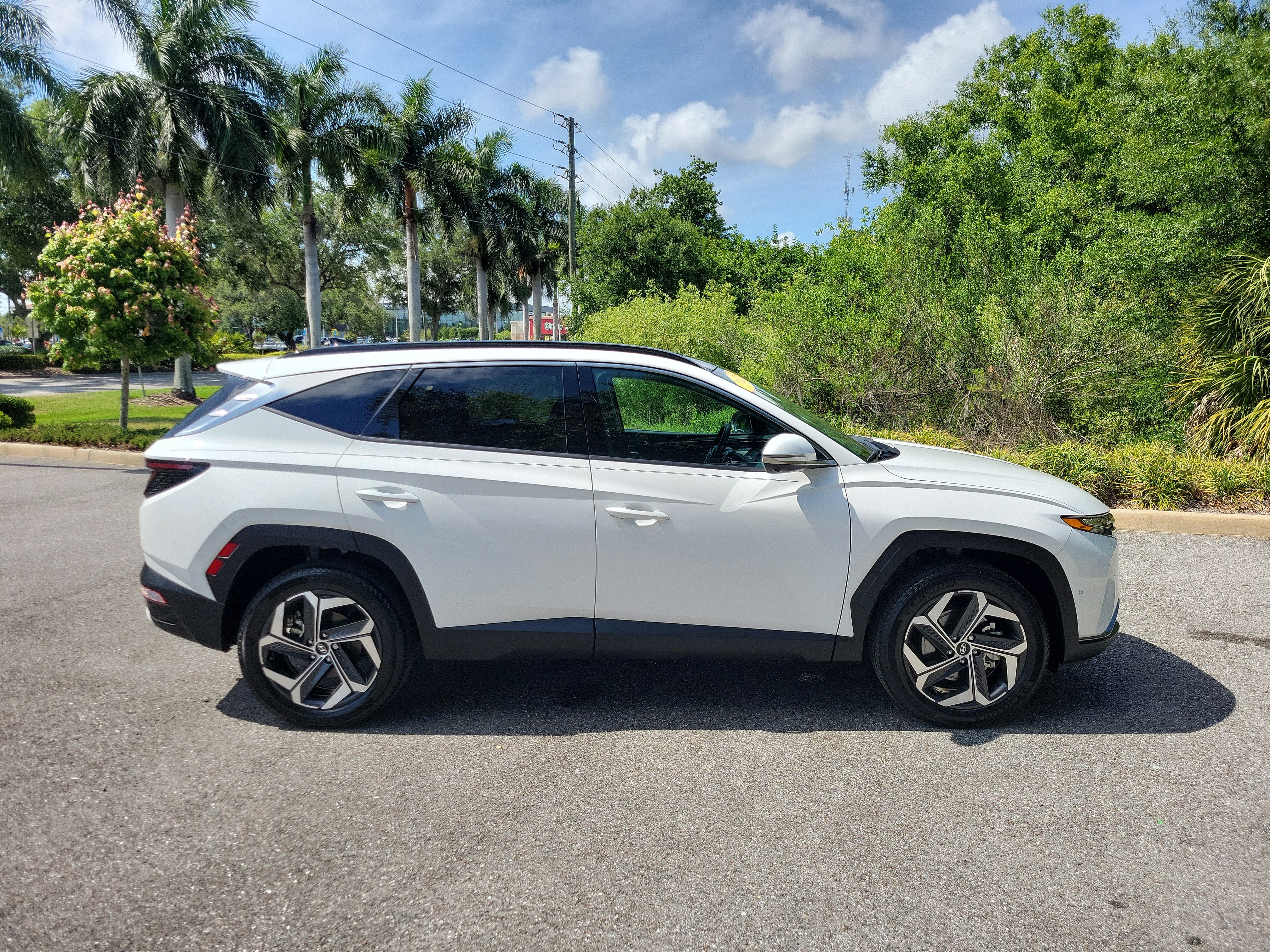 Used 2023 Hyundai Tucson Limited AWD/4WD image 3