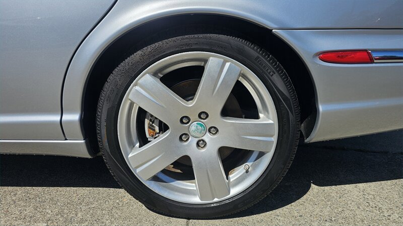 Used 2006 Jaguar XJ8 RWD image 12
