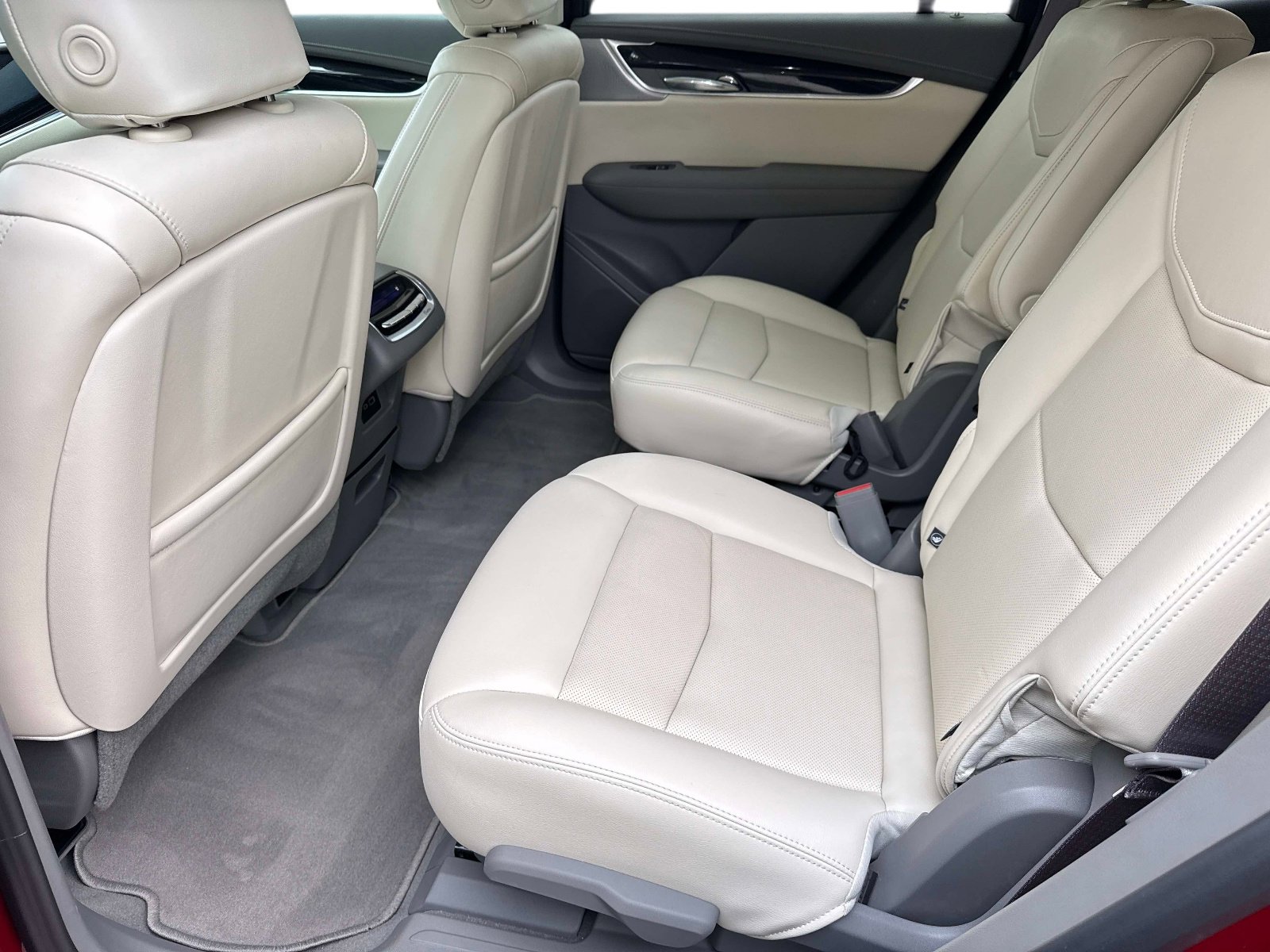 Used 2024 Cadillac XT6 Premium Luxury w/ Technology Package image 15