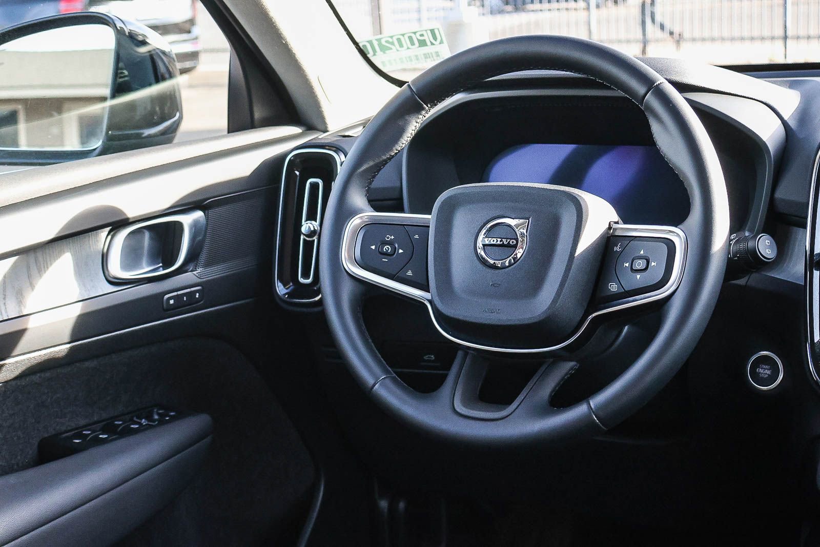 Used 2025 Volvo XC40 B5 Core image 26