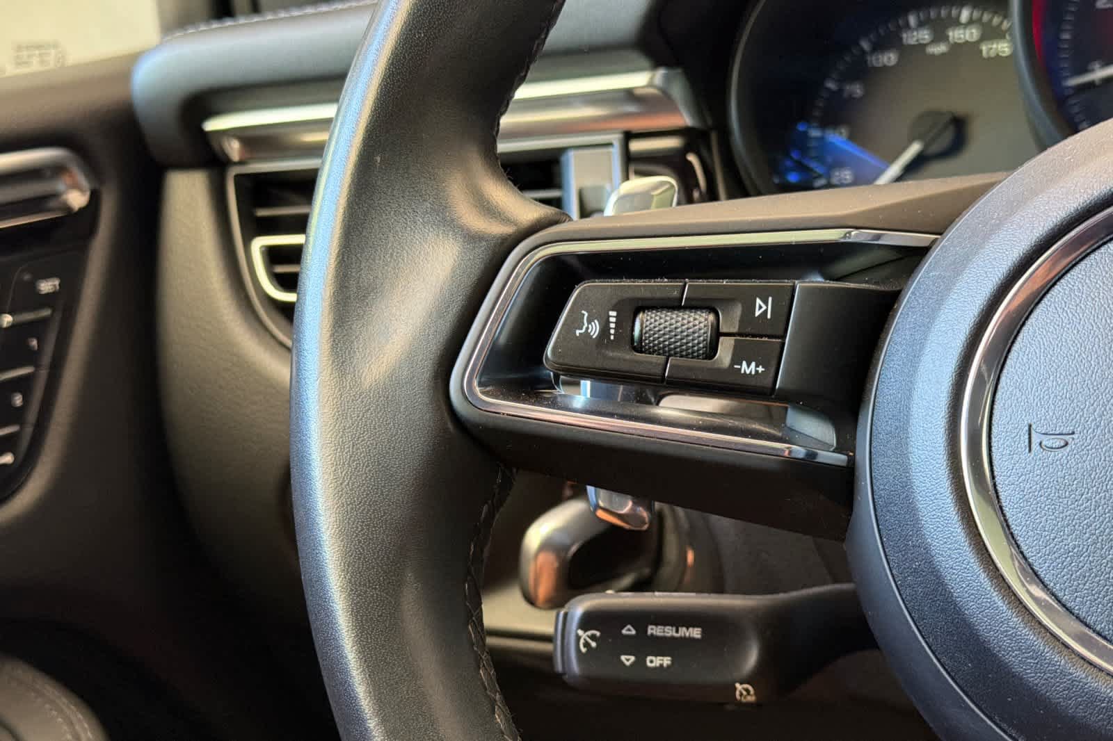 Used 2022 Porsche Macan AWD/4WD image 26
