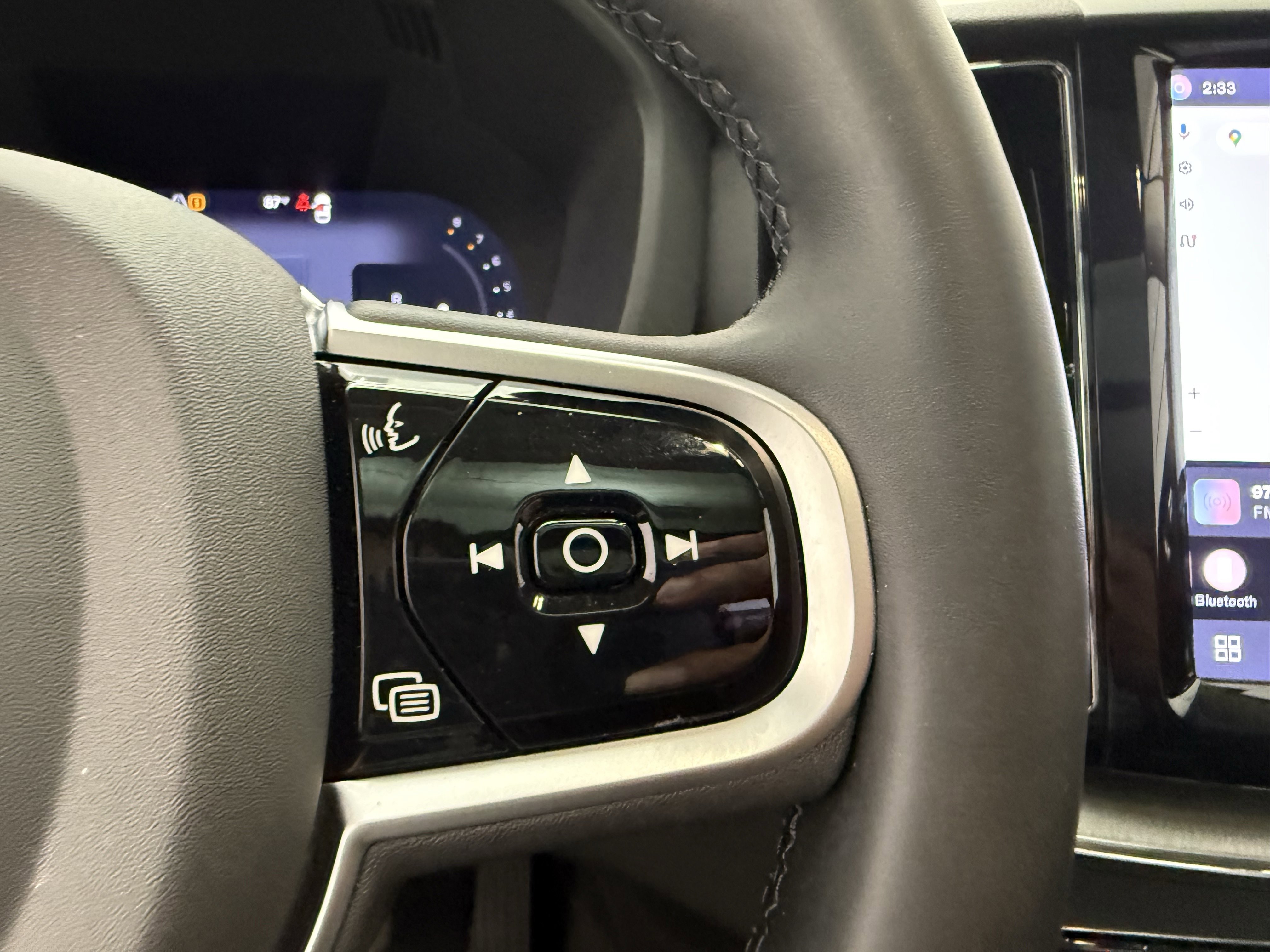 Certified 2025 Volvo XC60 B5 Plus image 17