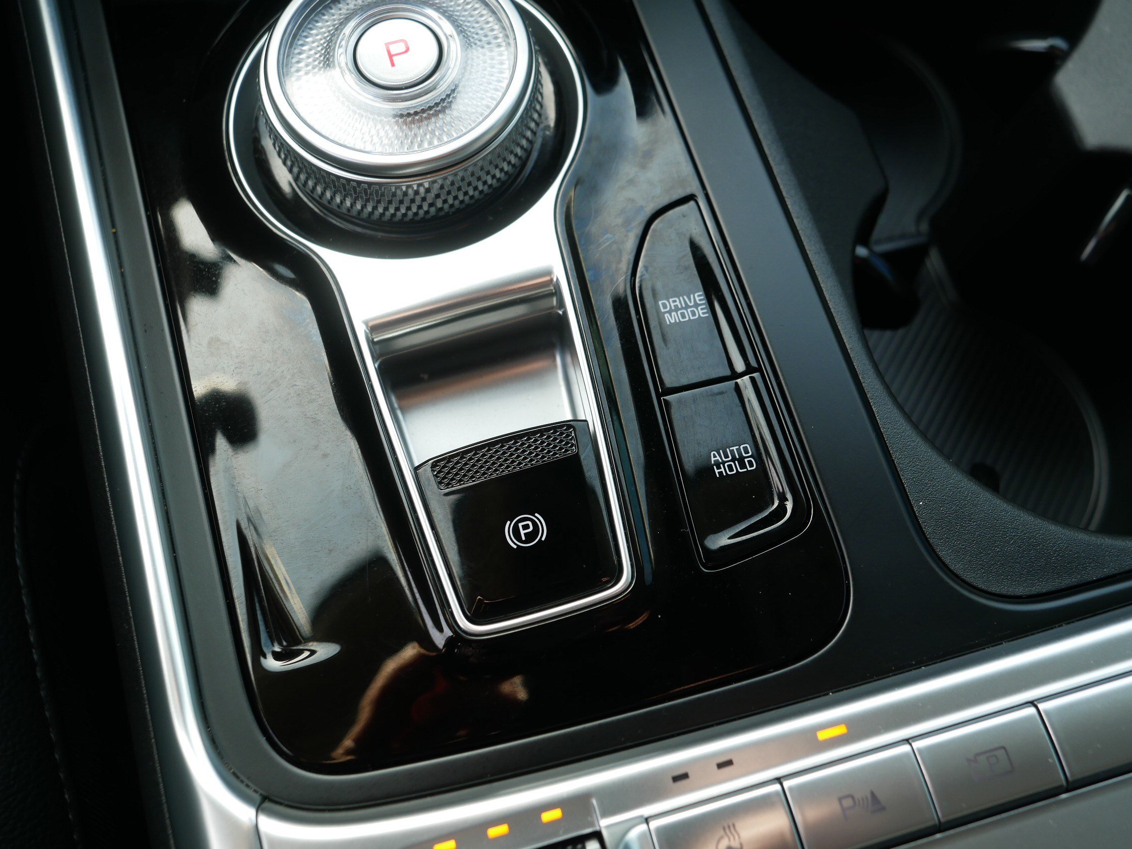 Certified 2025 Kia Carnival SX Prestige FWD image 32