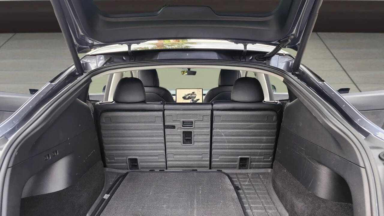 Used 2022 Tesla Model Y Long Range image 25