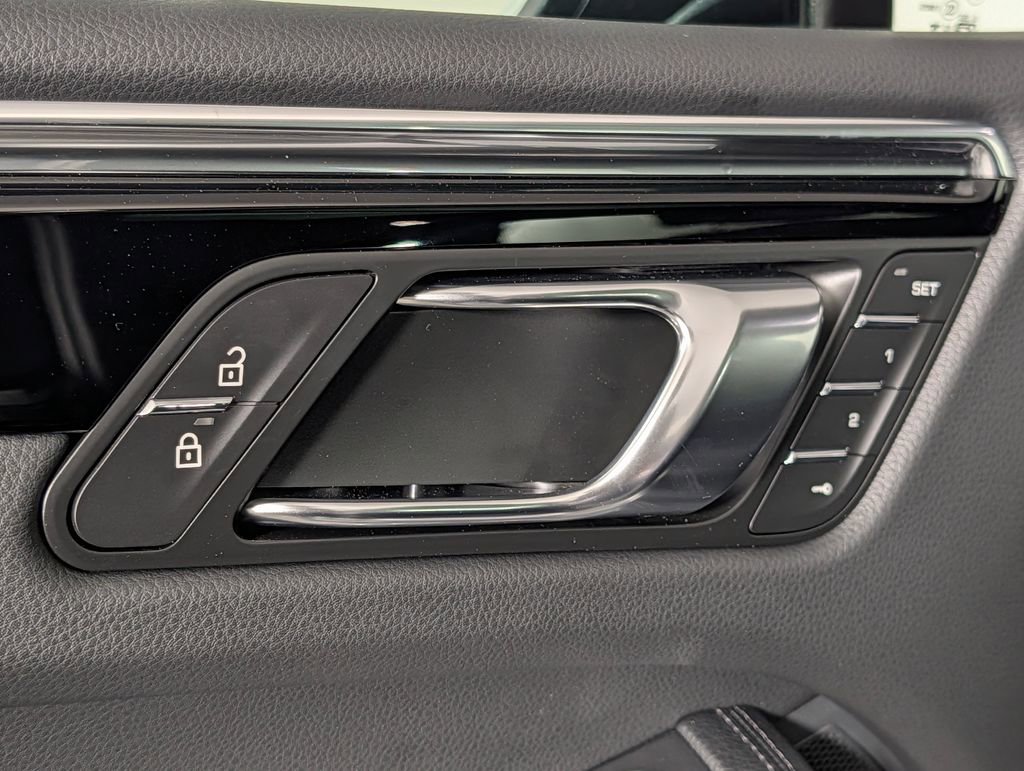 New 2026 Porsche Macan image 28