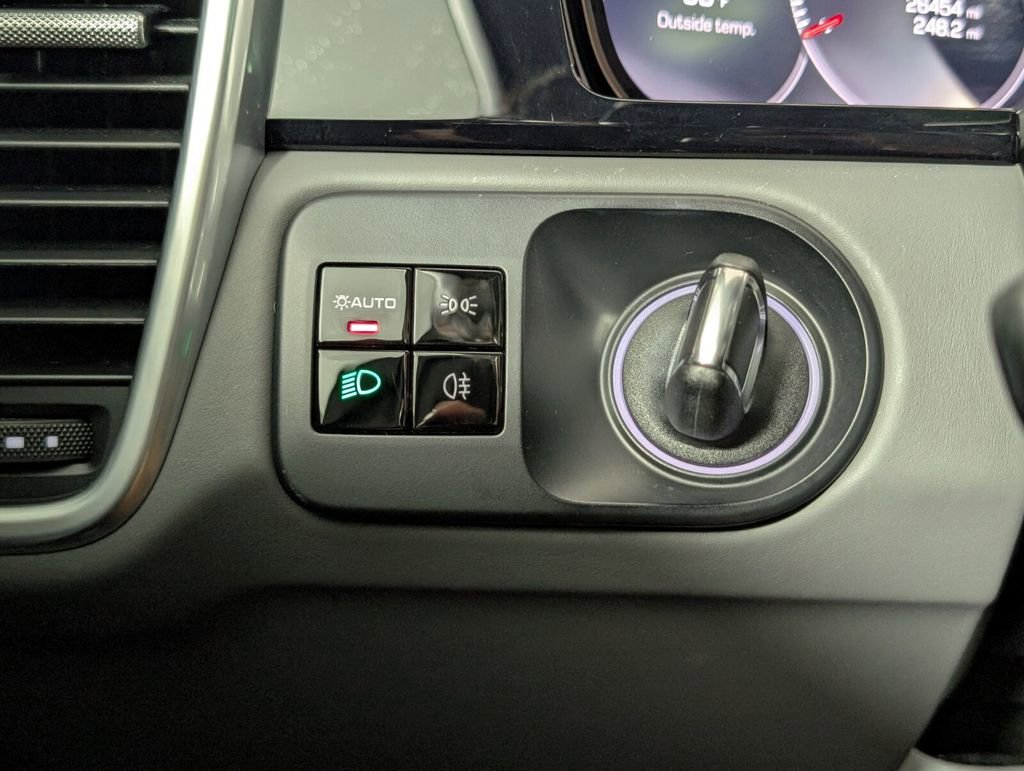 Used 2021 Porsche Cayenne S image 27