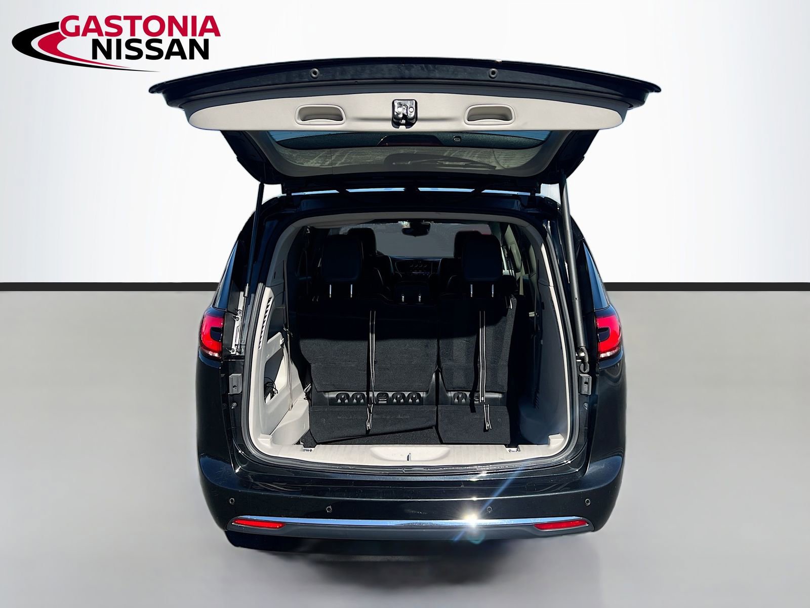 Used 2023 Chrysler Pacifica Touring-L image 33