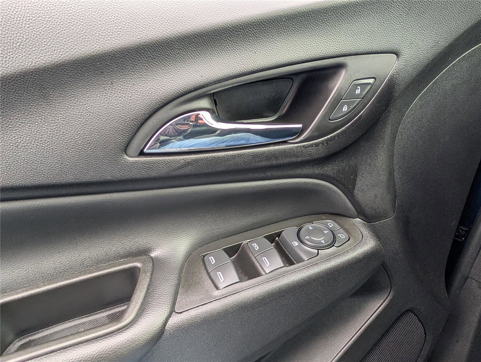 Used 2022 Chevrolet Equinox LT w/ LPO, Floor Liner Package image 18