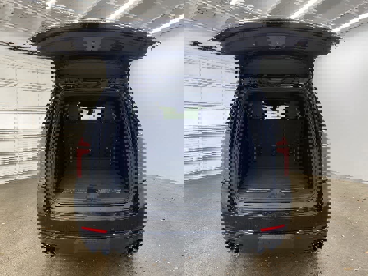 Used 2025 Chevrolet Suburban Z71 image 28