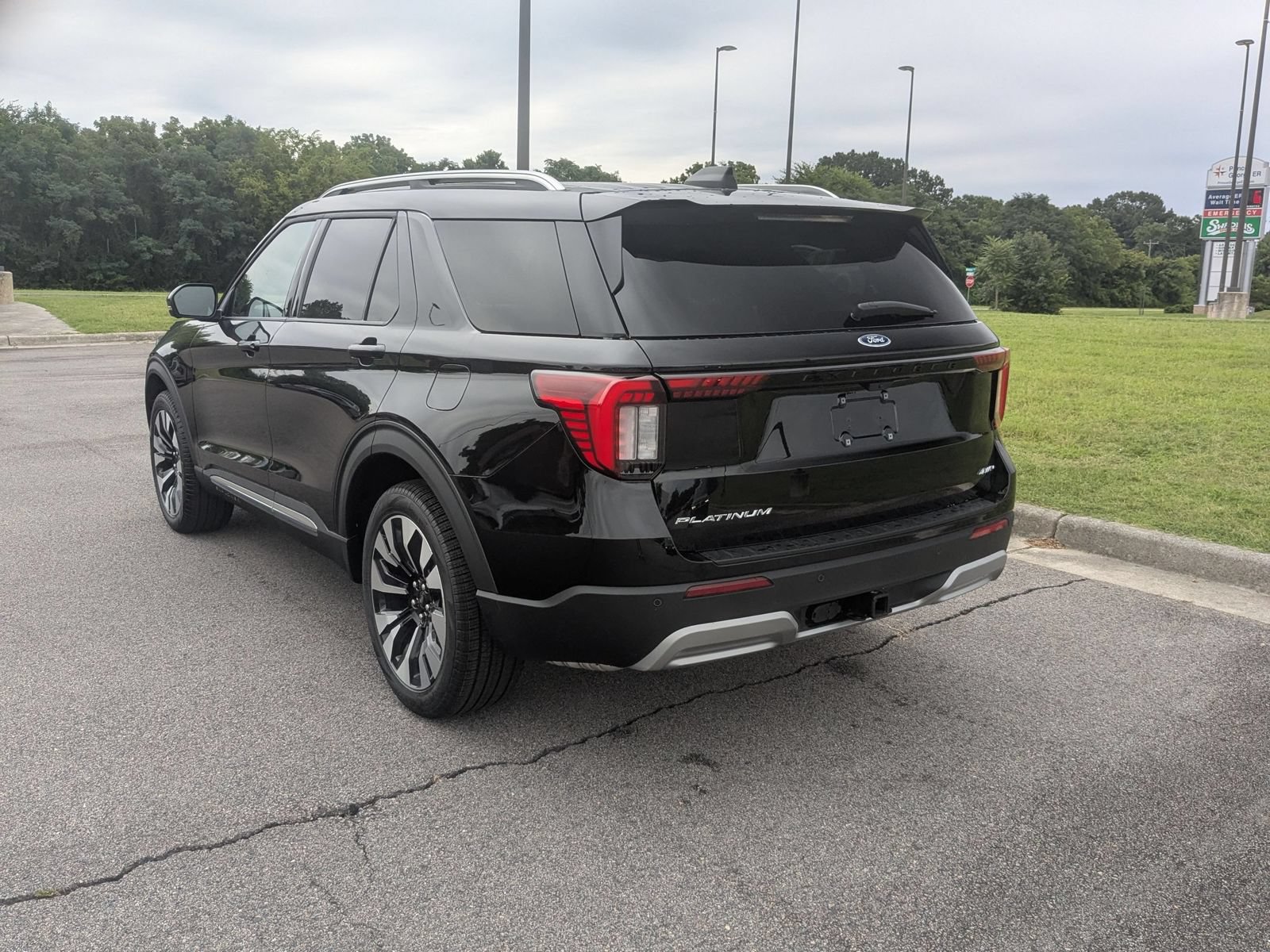 New 2026 Ford Explorer Platinum w/ LUX Leather Package AWD/4WD image 5