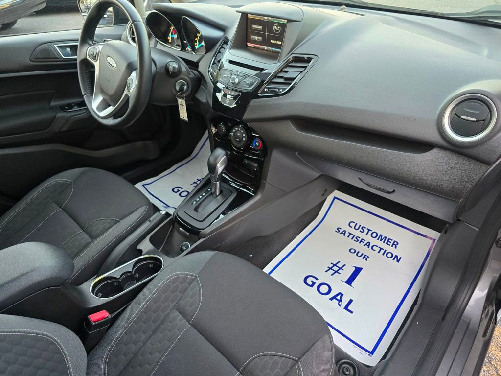 Used 2014 Ford Fiesta SE w/ Equipment Group 201A FWD image 4