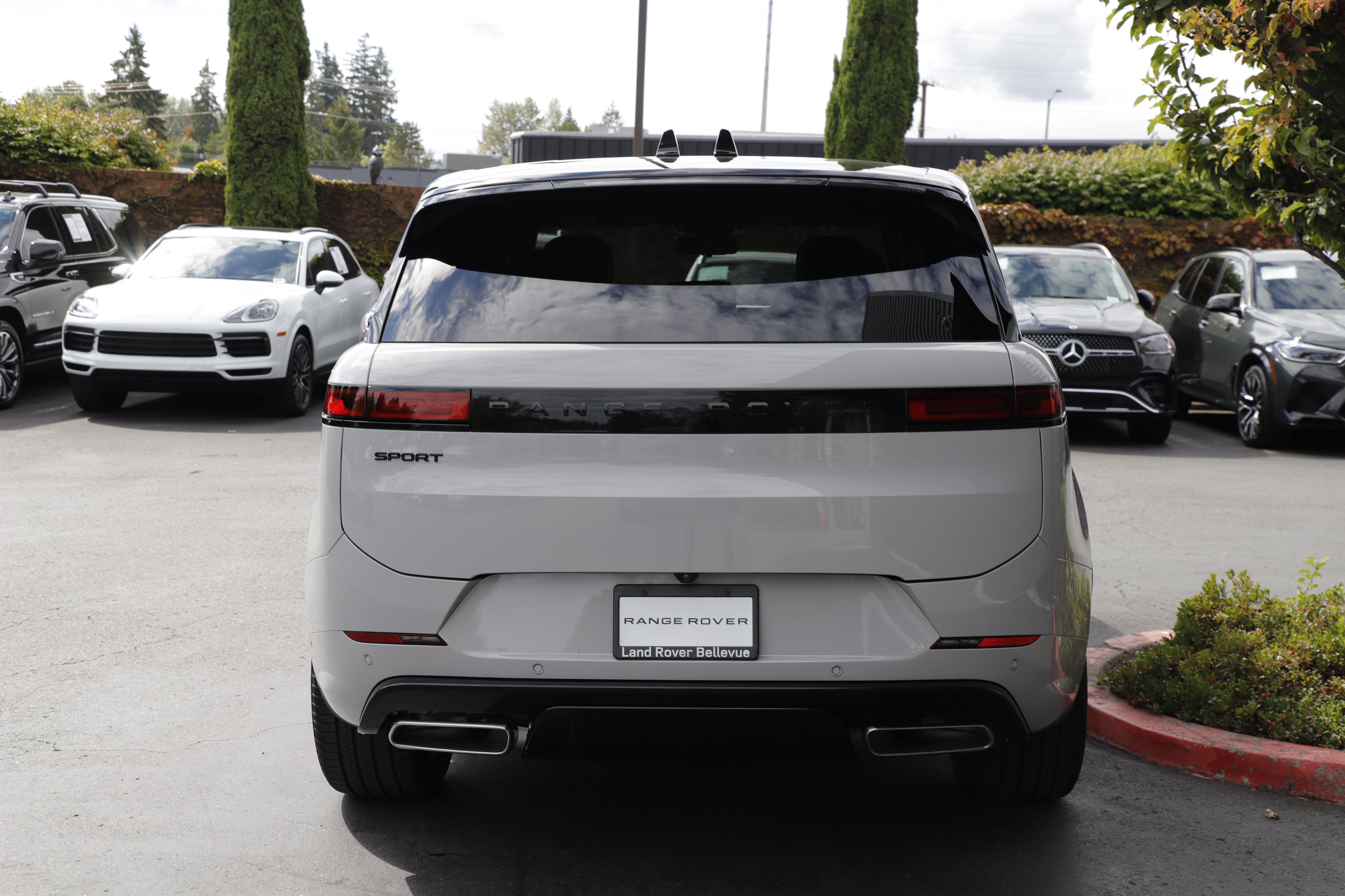 New 2026 Land Rover Range Rover Sport Dynamic SE AWD/4WD image 5