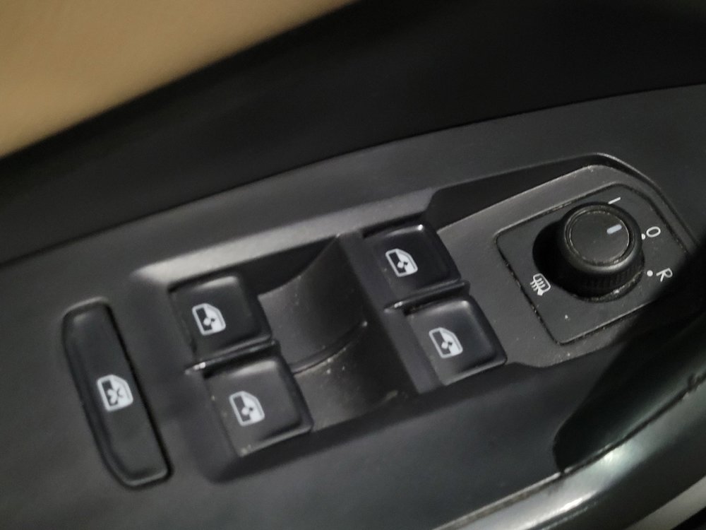 Used 2019 Volkswagen Jetta SE w/ Cold Weather Package FWD image 27