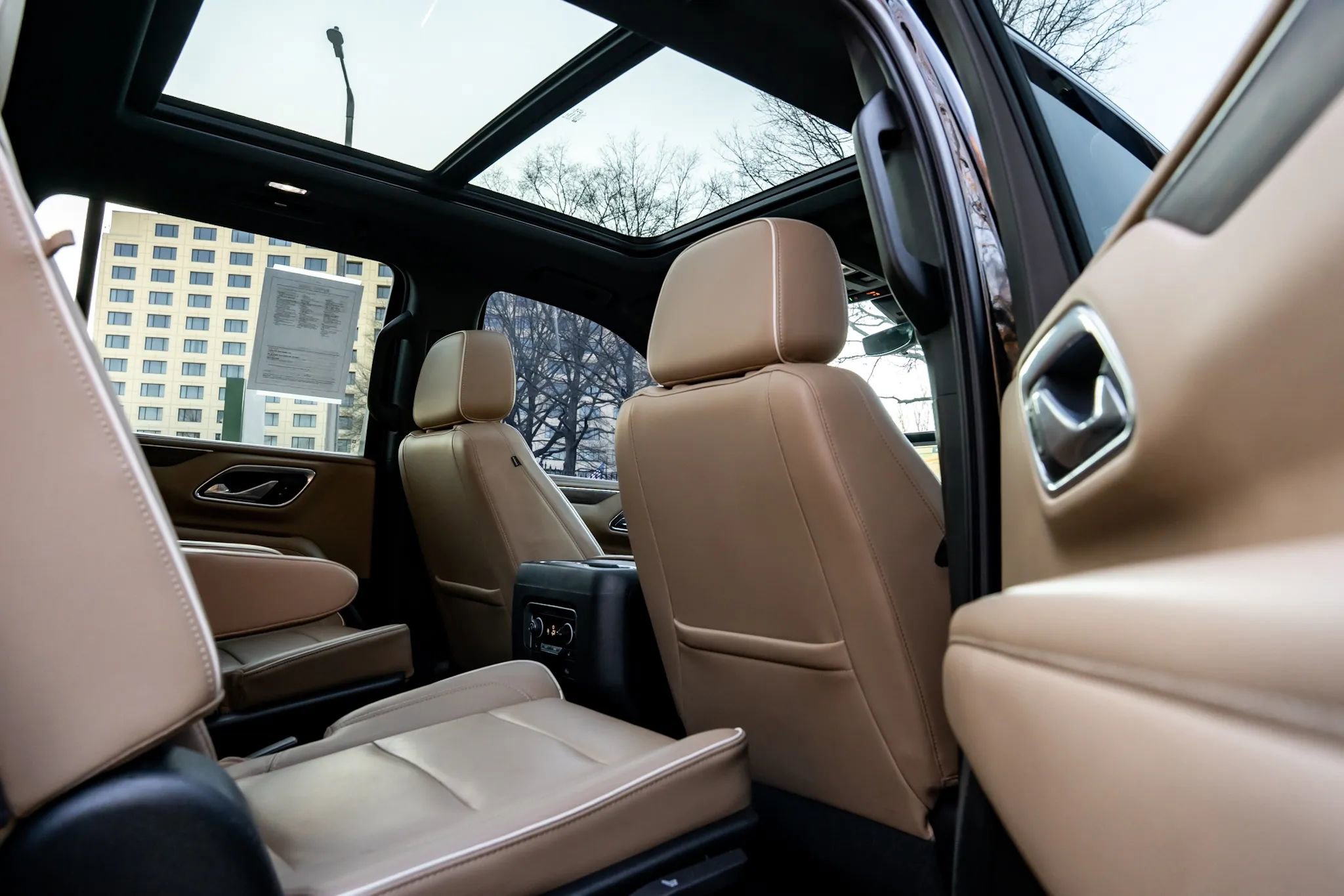 Used 2021 Chevrolet Tahoe Premier w/ Premium Package image 18