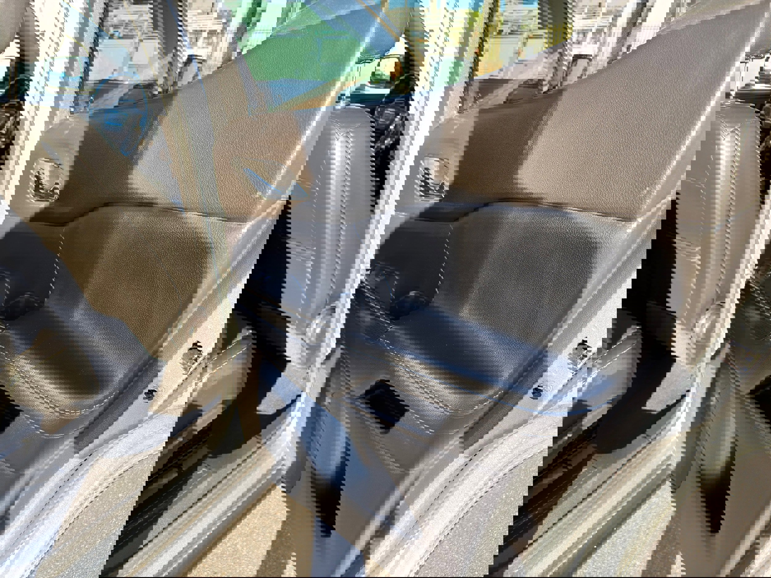 Used 2023 GMC Acadia SLT image 13