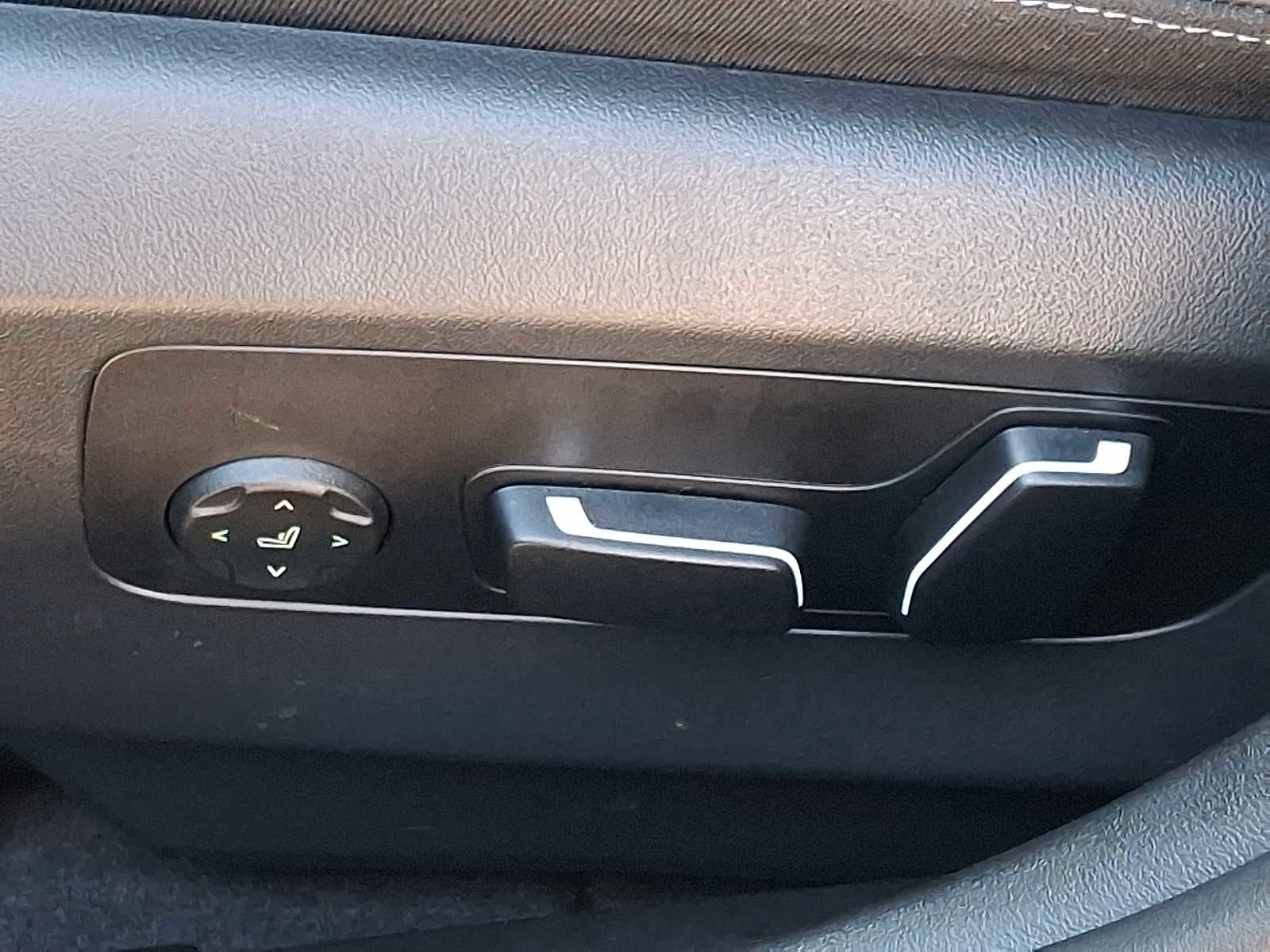 Used 2024 BMW i5 eDrive40i w/ Premium Package image 27