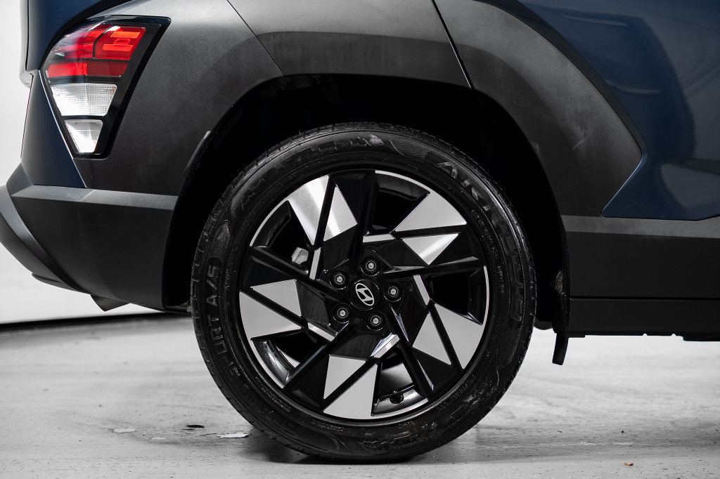 Certified 2025 Hyundai Kona SEL FWD image 7