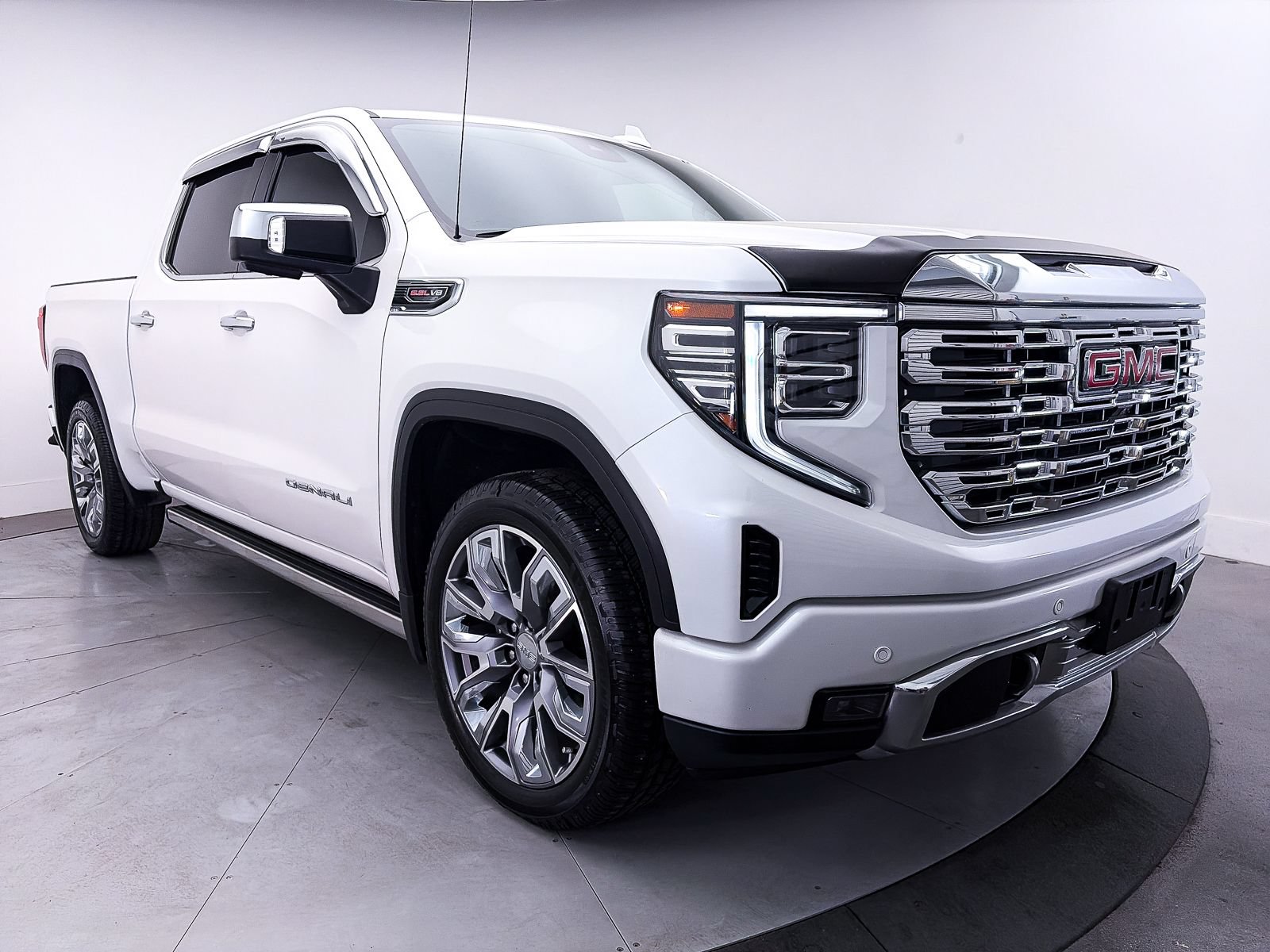 Used 2023 GMC Sierra 1500 Denali w/ Denali Reserve Package AWD/4WD image 12