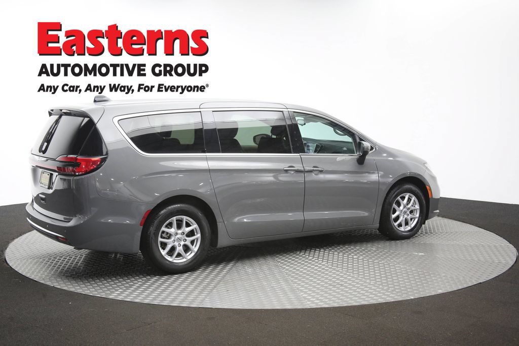 Used 2023 Chrysler Pacifica Touring-L FWD image 42