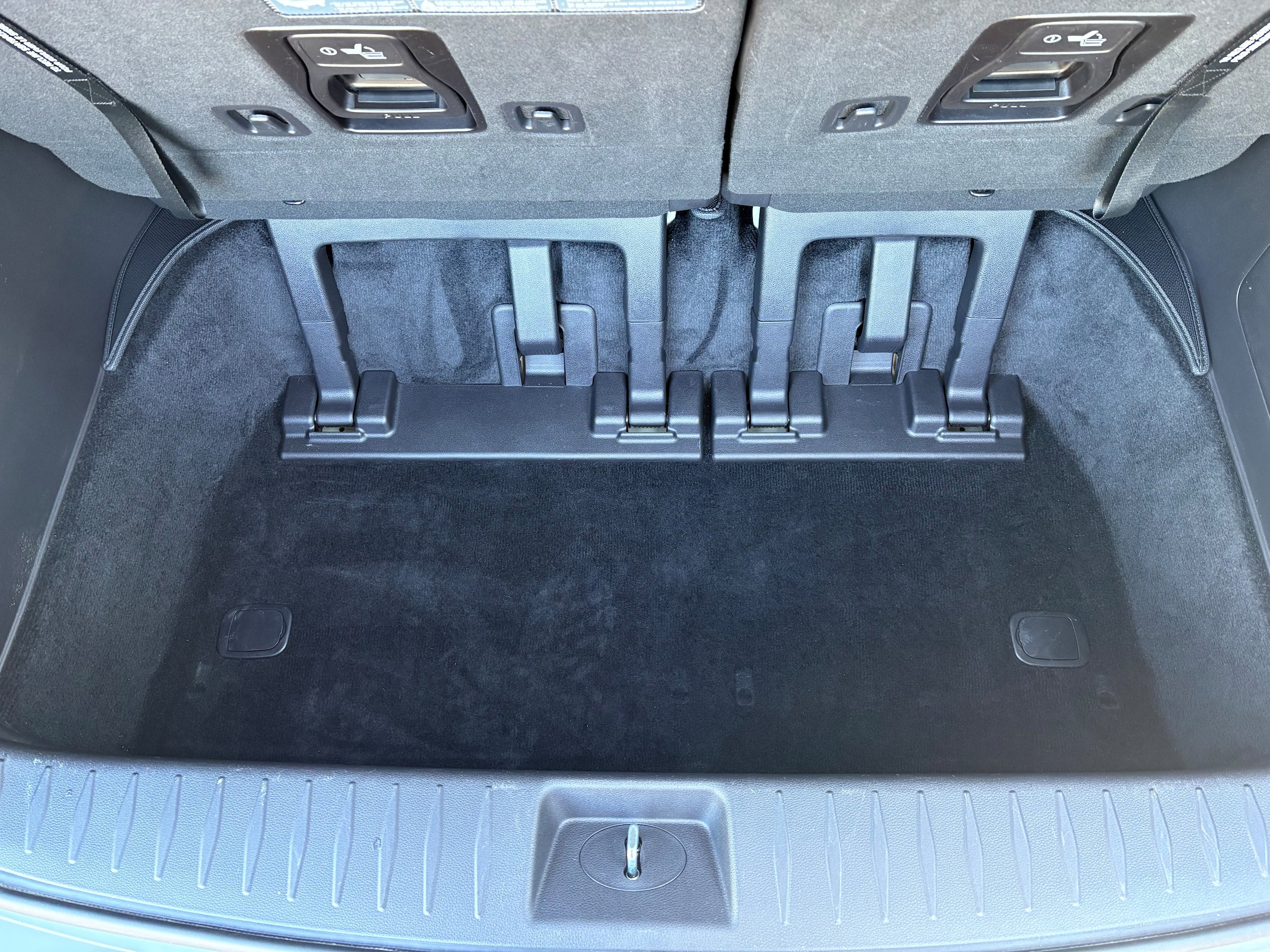 Used 2024 Kia Carnival EX FWD image 11