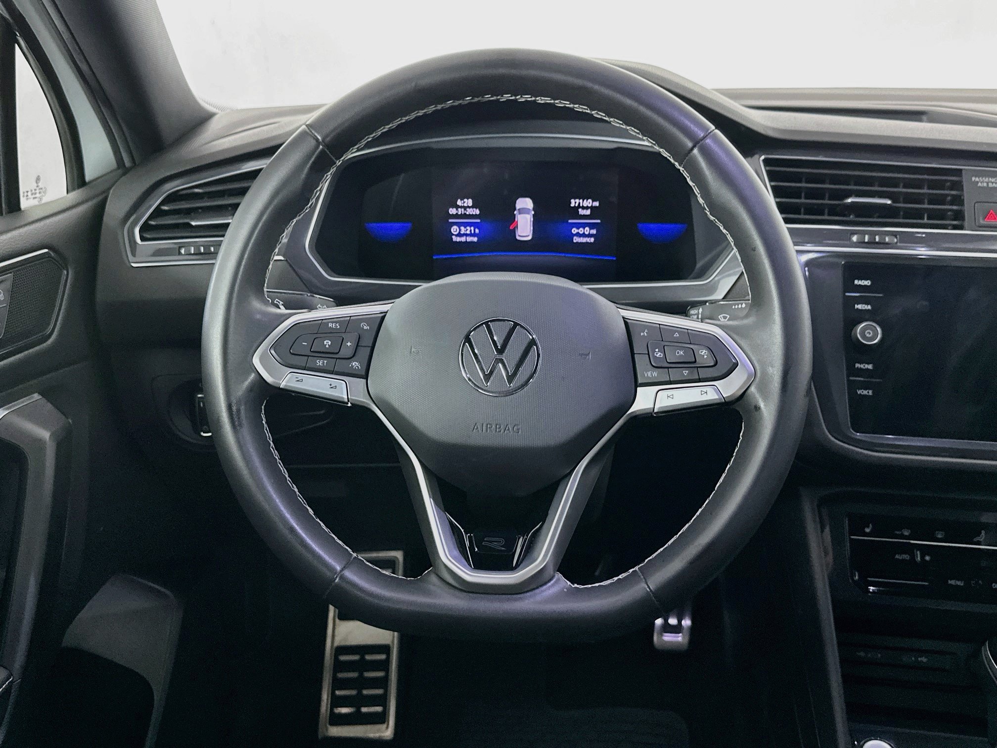 Used 2023 Volkswagen Tiguan SE R-Line FWD image 17