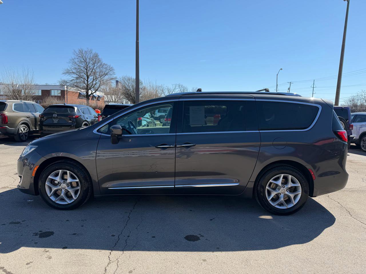 Used 2018 Chrysler Pacifica Touring-L w/ Advanced Safetytec Group image 6