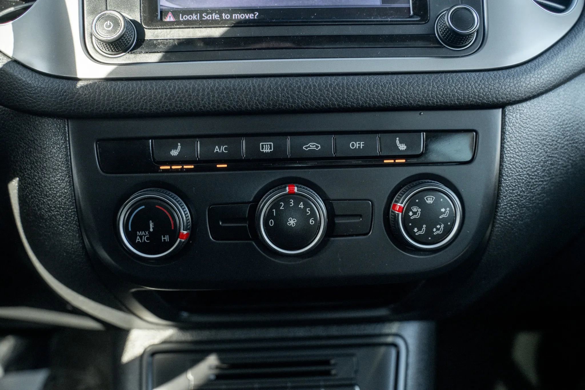 Used 2016 Volkswagen Tiguan SE image 22